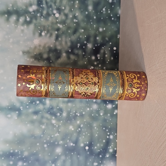 Punch Studio Christmas themed manger scene keepsakes faux book box gilded - Picture 8 of 10